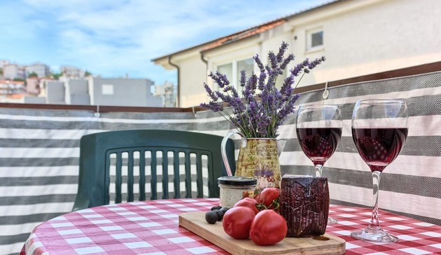 Split area studio apartment
