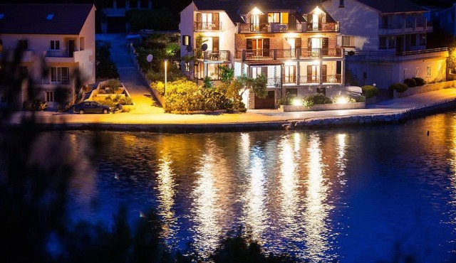 Apartments Malo Lago in Lastovo