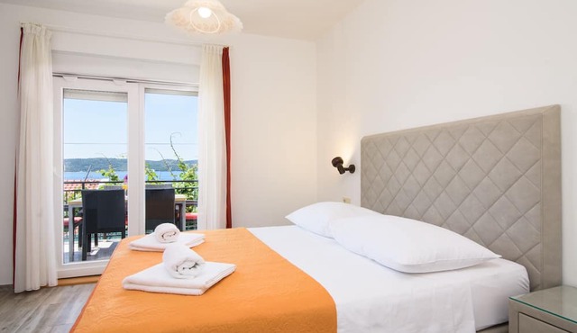A3 – 90 m2 apt with shared pool, big terrace and garden, just 50m from the beach