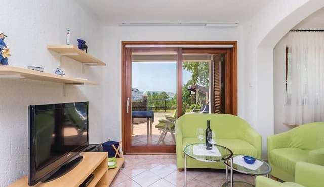 Apartments Ivni in Karlobag