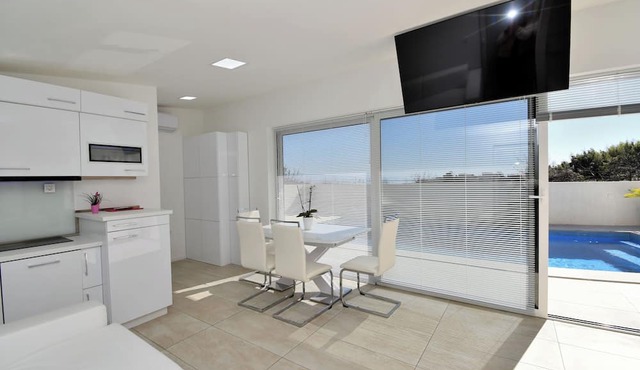 Apartments Lux With Pool
