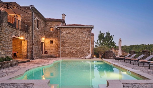 Private Villa with hot tub, WIFI, private pool, A/C, TV, terrace, pets allowed, panoramic view