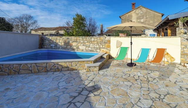 Beautiful villa for 5 guests with private pool, WIFI, A/C, TV, terrace and pets allowed