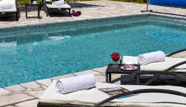 Modernes Ferienhaus in Zaostrog mit Beheiztem Pool by Interhome