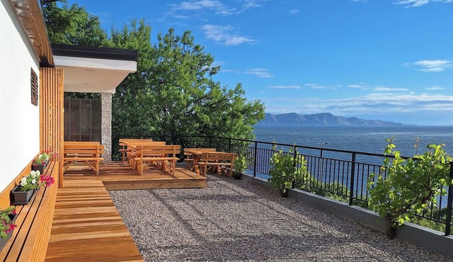 Nice apartment for 6 guests with A/C, WIFI, TV and patio