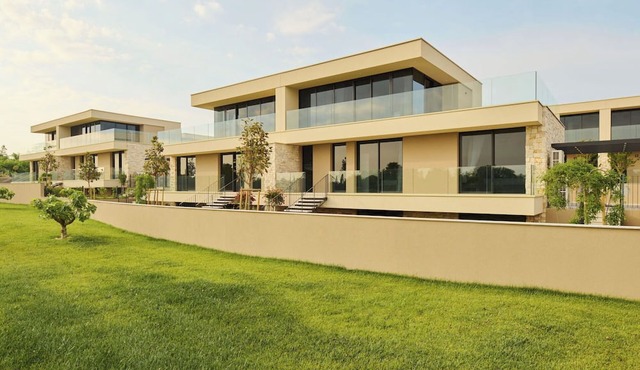 Nice apartment in villa for 8 people with pool, A/C, hot tub, WIFI, TV and terrace