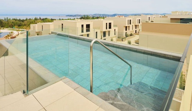 Nice apartment in villa for 8 guests with A/C, WIFI, pool, hot tub, TV and terrace