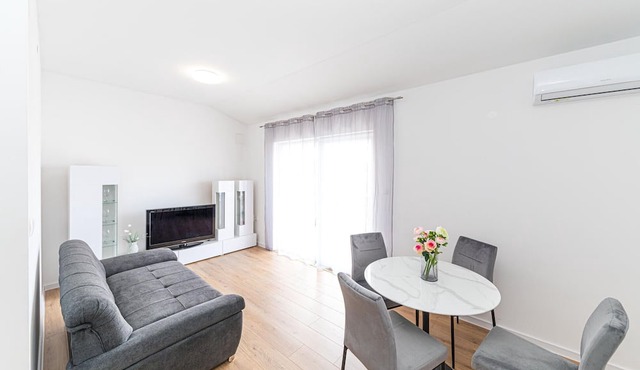 2 bedroom amazing apartment in Kastel Kambelovac