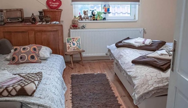 Prenociste Lelic(Large vacation house in village and near town Valjevo) in Lelic