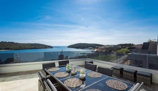 Luxury apartment Anto with sea view and balcony in Banjole
