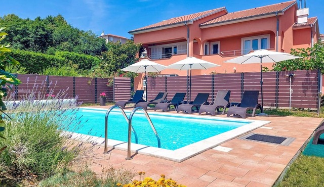 Cosy apartment for 2 people with WIFI, A/C, pool, TV and terrace