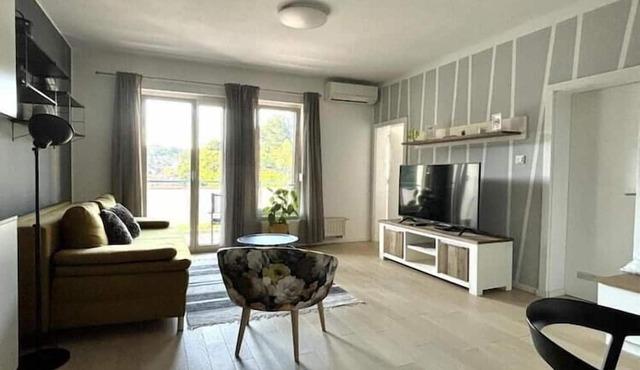 Modern & Charming - Free Private Parking - One Bedroom Apartment