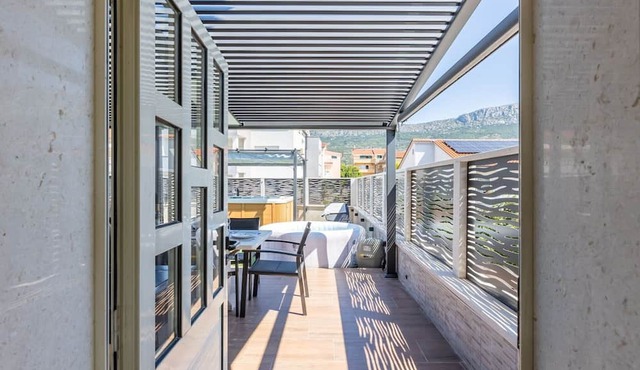 Apartment Merita - Two Bedroom Apartment with Balcony