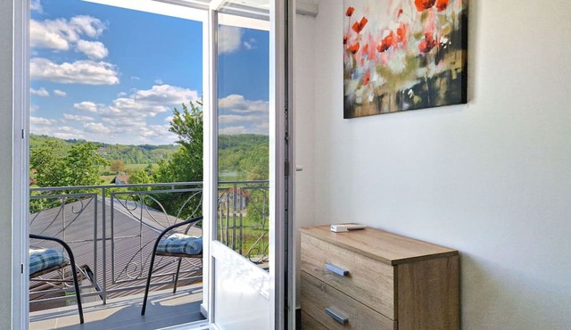 Stunning private villa for 7 people with hot tub, WIFI, TV, patio, pets allowed and panoramic view
