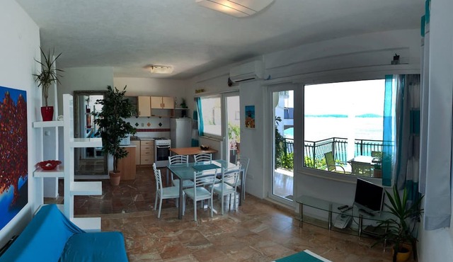 Wonderful Visinisce Apartments With Terrace and Sea Views