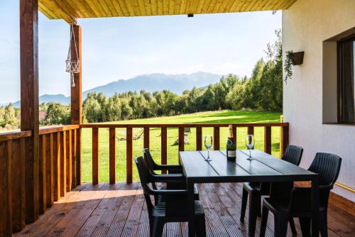 RAI Lodges Bran - Group-Friendly Private Retreat in Zărneşti