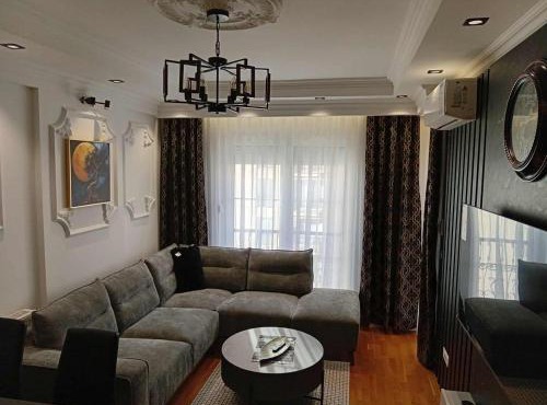 Skyline Apartment in City Center - 3BedR, 3BathR - Free Private Parking in Prishtinë