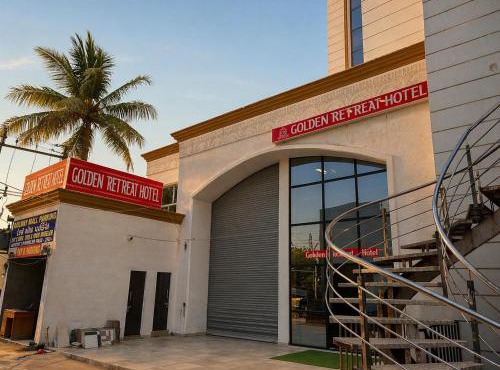 Hotel Golden Retreat - At Anand Railway Station in Anand
