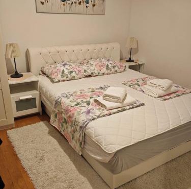 Apartment Cherry s pogledom na more in Dinjiška