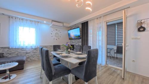CASA di NATALIA, Spacious 2BR Apartment for 6 near Beach ,Free Parking in Kaštela