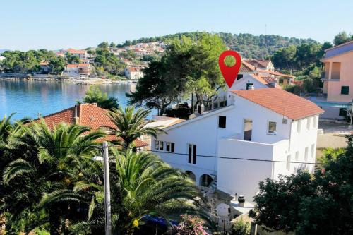 Apartments by the sea Stomorska, Solta - 27653 in Stomorska