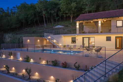 Twin Lakes Residence