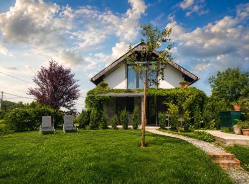 Slow Living Retreat near Zagreb - Fast WiFi - Workspace - Pet Friendly in Mala Rakovica