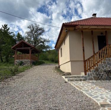 Casa dintre munti in Bozioru