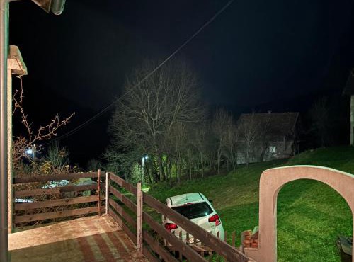 Vikendica Delfin Durakovici-Trnovo in Grahovište