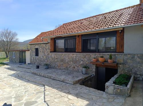 MORLAK - Guest House - Restaurant - Gated parking in Cove Parja