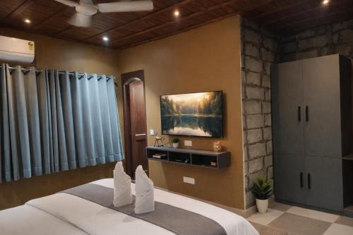 Boiler Guest House - Comfortable Stays in Raja Garden - West Delhi in New Delhi