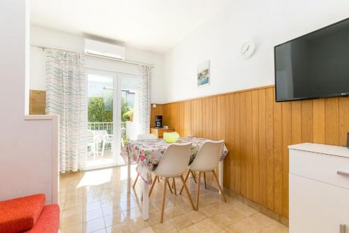 Apartments by the sea Seget Vranjica, Trogir - 18487 in Seget Donji