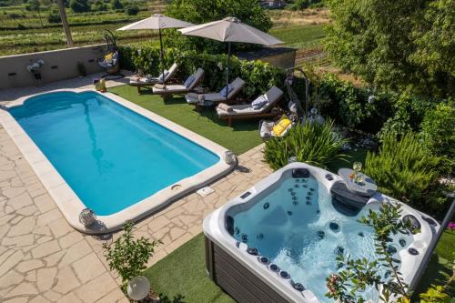 Luxury Villa Ivona Pool, Jacuzzi, Sauna & Privacy in Ošlje