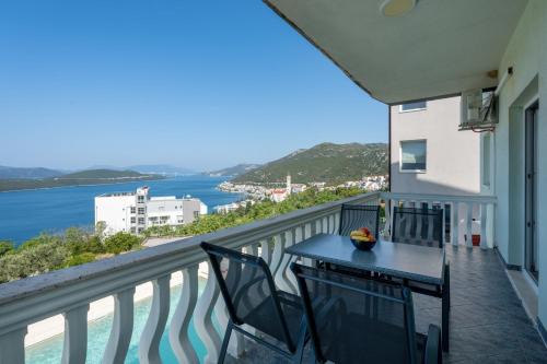 Apartment with Pool "Sunset Cove" in Neum