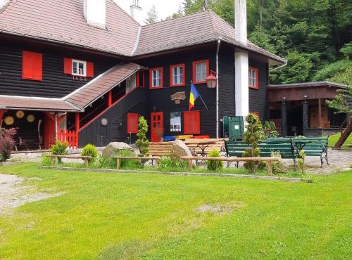 Cabana Basmelor cu Ciubar in Sadu