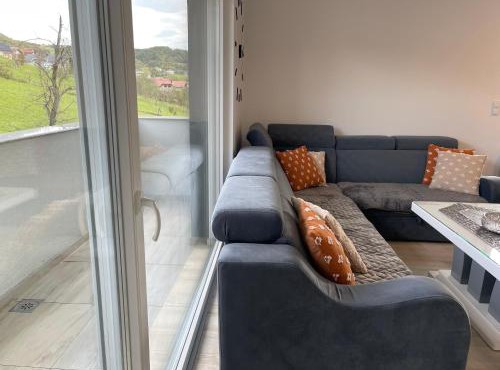 Happy Dreams Oasis Cazin, Modernes Apartment 60m2, WiFi & Balkon in Cazin