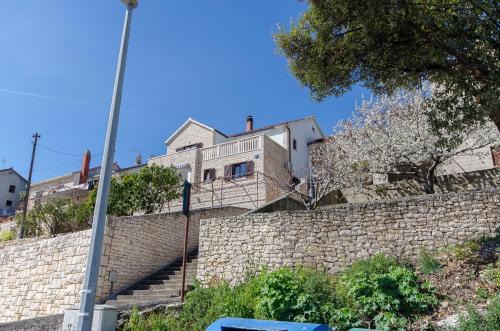 Apartments Gogi - 130 m from sea in Postira
