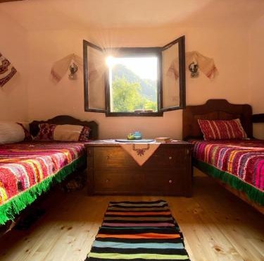 Casa Speranța din Poieni in Pietroasa