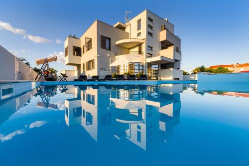 Apartments Menalo in Zaton
